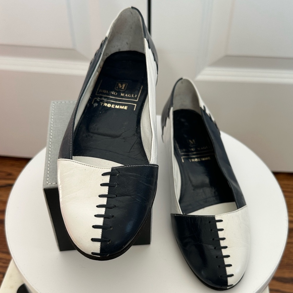 Bruno Magli Black White Made in Italy  Leather Spectator Two-Tone Flats Size 6.5